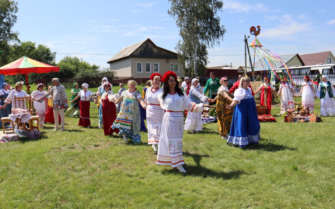 “ТИХВИНСКАЯ ЯРМАРКА” СОБИРАЕТ В РАДИЩЕВО ВСЁ БОЛЬШЕ ЛЮДЕЙ