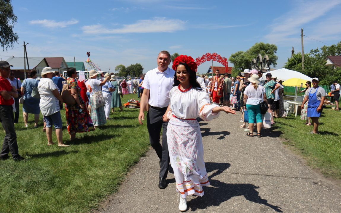 “ТИХВИНСКАЯ ЯРМАРКА” СОБИРАЕТ В РАДИЩЕВО ВСЁ БОЛЬШЕ ЛЮДЕЙ