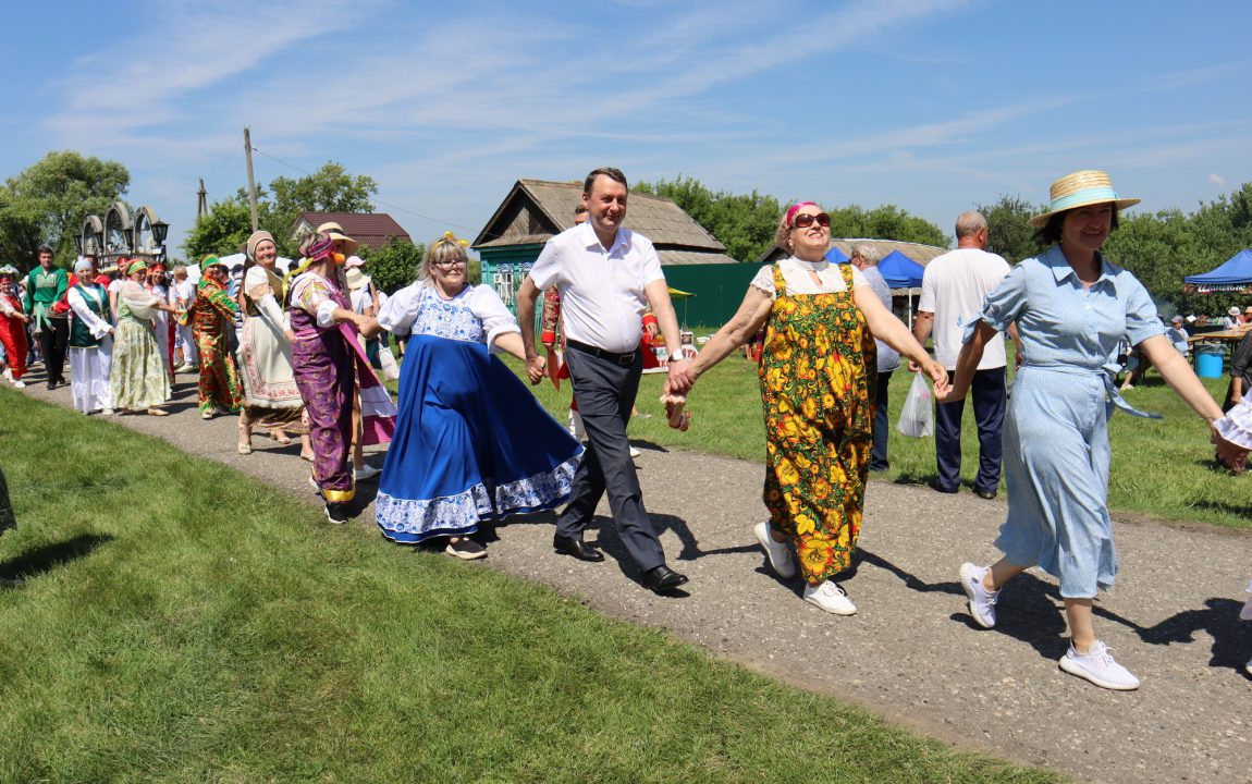 “ТИХВИНСКАЯ ЯРМАРКА” СОБИРАЕТ В РАДИЩЕВО ВСЁ БОЛЬШЕ ЛЮДЕЙ