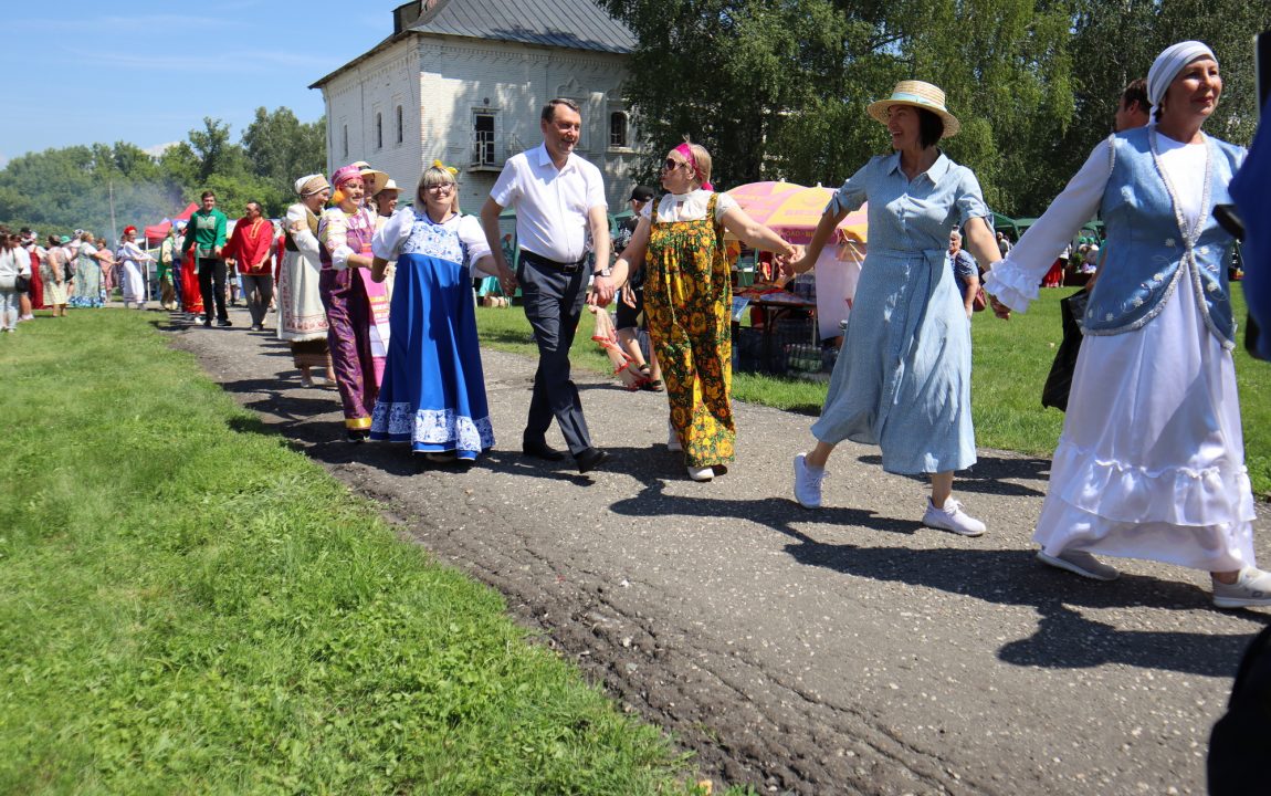 “ТИХВИНСКАЯ ЯРМАРКА” СОБИРАЕТ В РАДИЩЕВО ВСЁ БОЛЬШЕ ЛЮДЕЙ