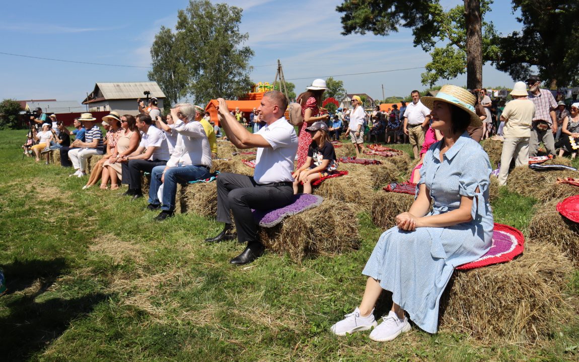 “ТИХВИНСКАЯ ЯРМАРКА” СОБИРАЕТ В РАДИЩЕВО ВСЁ БОЛЬШЕ ЛЮДЕЙ