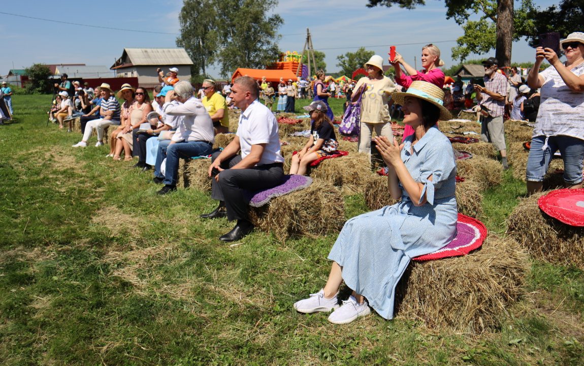 “ТИХВИНСКАЯ ЯРМАРКА” СОБИРАЕТ В РАДИЩЕВО ВСЁ БОЛЬШЕ ЛЮДЕЙ