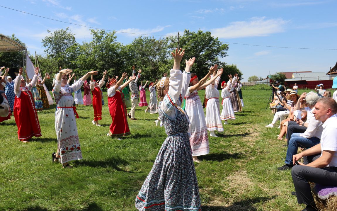 “ТИХВИНСКАЯ ЯРМАРКА” СОБИРАЕТ В РАДИЩЕВО ВСЁ БОЛЬШЕ ЛЮДЕЙ