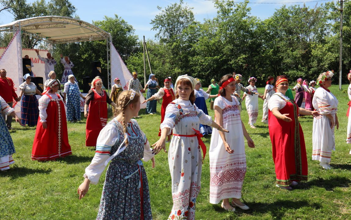 “ТИХВИНСКАЯ ЯРМАРКА” СОБИРАЕТ В РАДИЩЕВО ВСЁ БОЛЬШЕ ЛЮДЕЙ