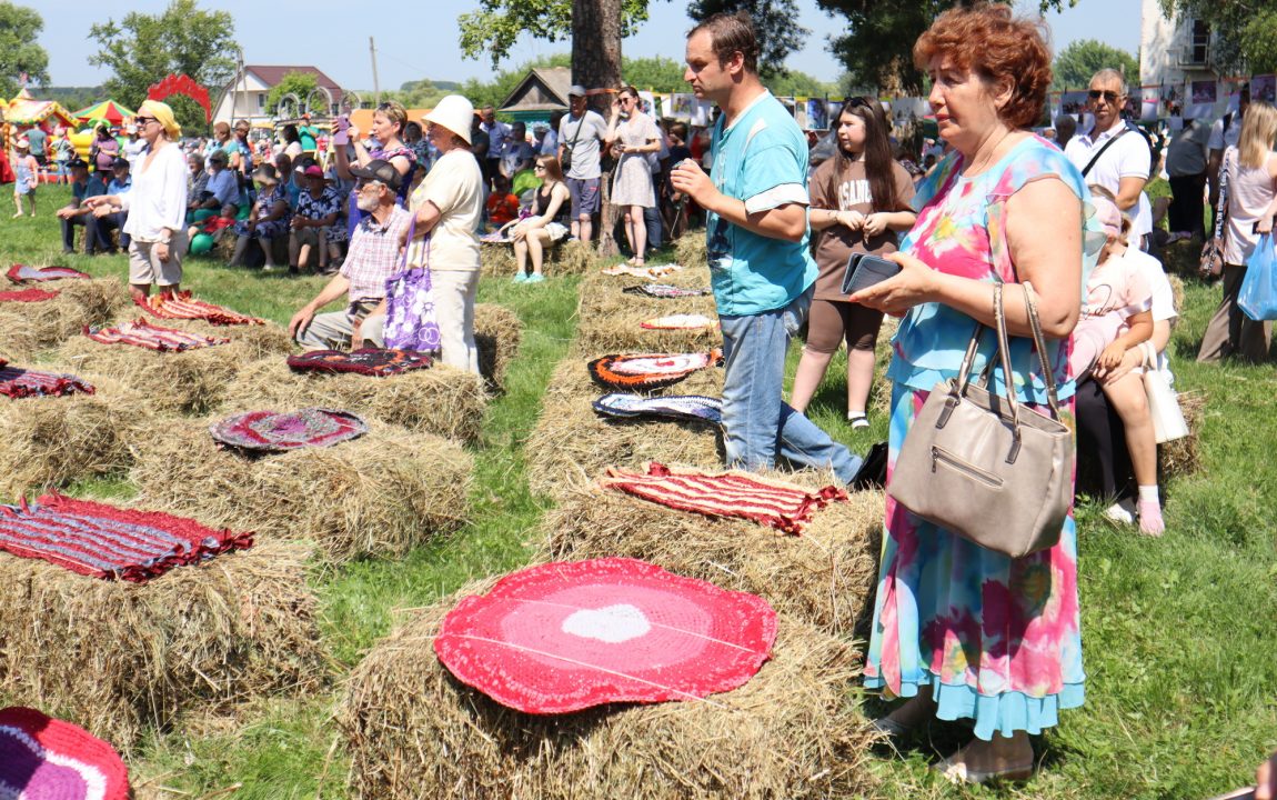 “ТИХВИНСКАЯ ЯРМАРКА” СОБИРАЕТ В РАДИЩЕВО ВСЁ БОЛЬШЕ ЛЮДЕЙ