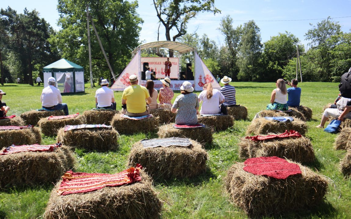 “ТИХВИНСКАЯ ЯРМАРКА” СОБИРАЕТ В РАДИЩЕВО ВСЁ БОЛЬШЕ ЛЮДЕЙ