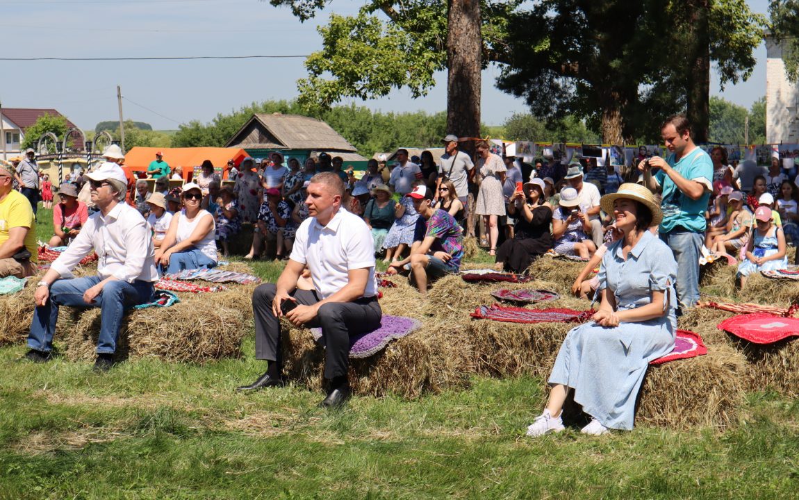 “ТИХВИНСКАЯ ЯРМАРКА” СОБИРАЕТ В РАДИЩЕВО ВСЁ БОЛЬШЕ ЛЮДЕЙ