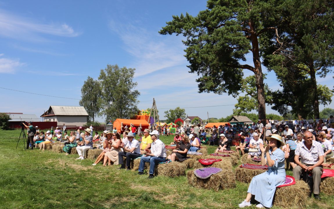 “ТИХВИНСКАЯ ЯРМАРКА” СОБИРАЕТ В РАДИЩЕВО ВСЁ БОЛЬШЕ ЛЮДЕЙ
