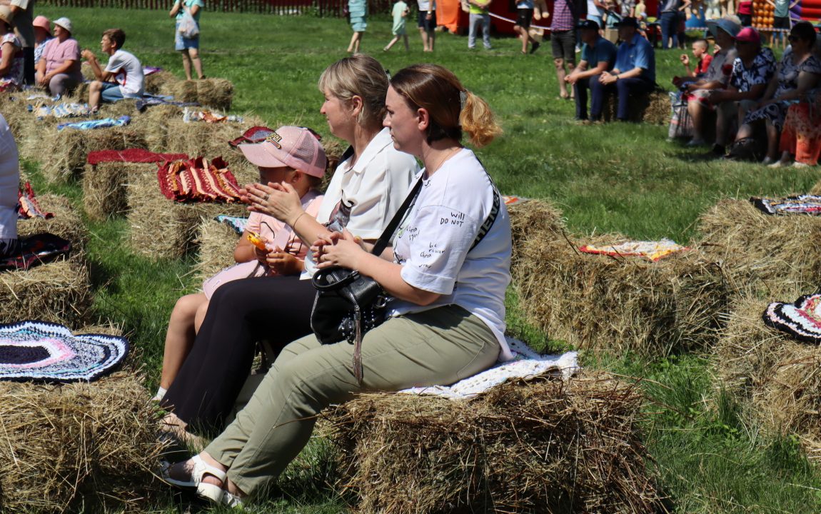 “ТИХВИНСКАЯ ЯРМАРКА” СОБИРАЕТ В РАДИЩЕВО ВСЁ БОЛЬШЕ ЛЮДЕЙ