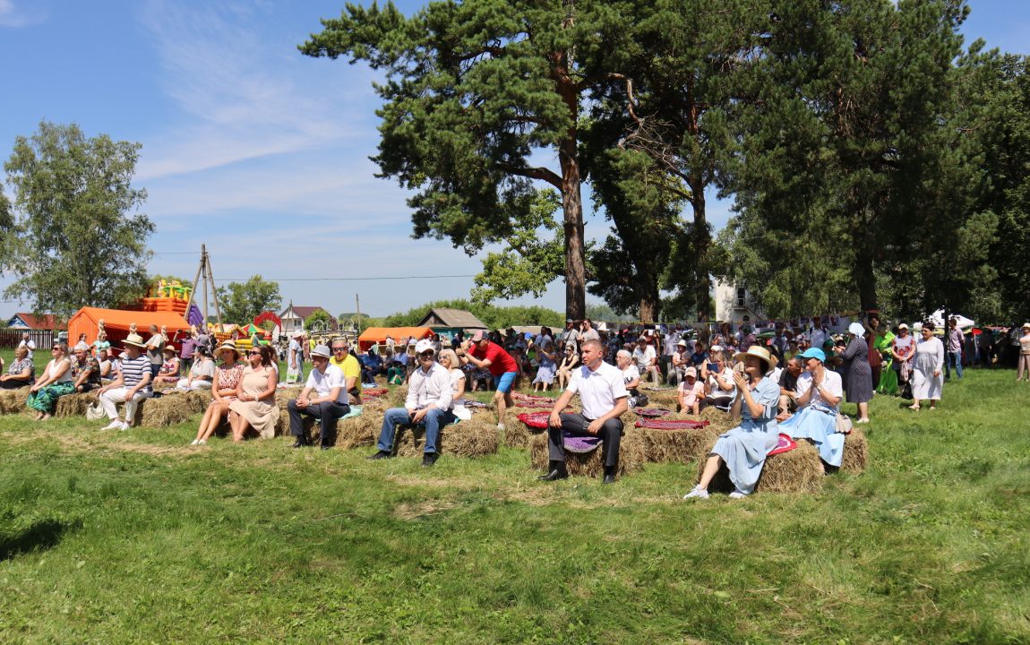 “ТИХВИНСКАЯ ЯРМАРКА” СОБИРАЕТ В РАДИЩЕВО ВСЁ БОЛЬШЕ ЛЮДЕЙ