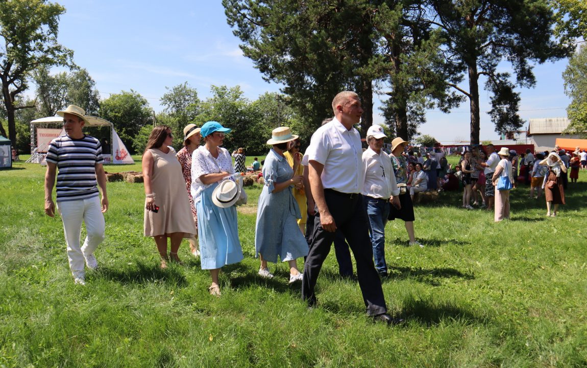 “ТИХВИНСКАЯ ЯРМАРКА” СОБИРАЕТ В РАДИЩЕВО ВСЁ БОЛЬШЕ ЛЮДЕЙ