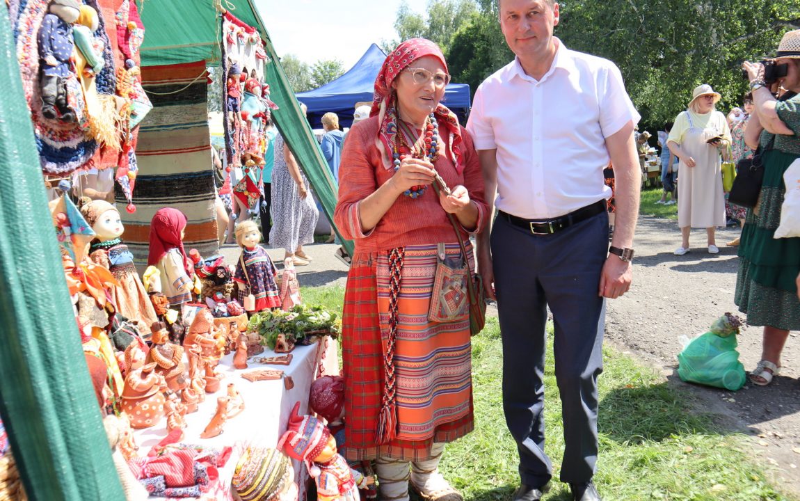 “ТИХВИНСКАЯ ЯРМАРКА” СОБИРАЕТ В РАДИЩЕВО ВСЁ БОЛЬШЕ ЛЮДЕЙ