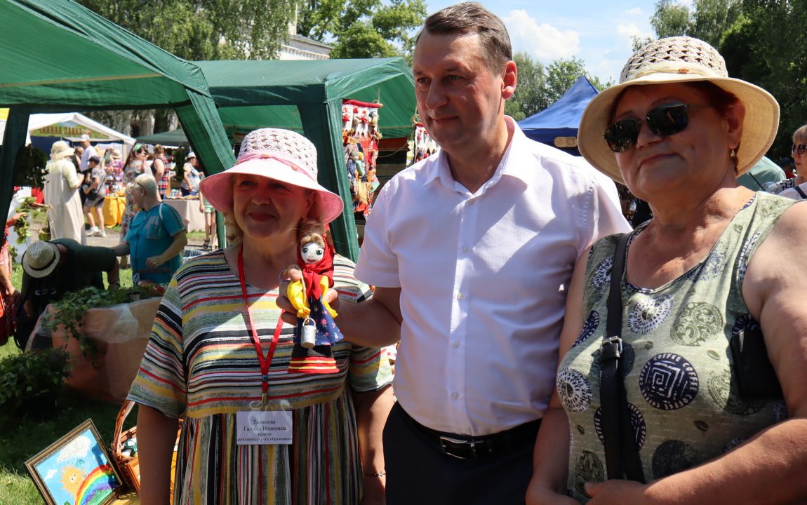 “ТИХВИНСКАЯ ЯРМАРКА” СОБИРАЕТ В РАДИЩЕВО ВСЁ БОЛЬШЕ ЛЮДЕЙ