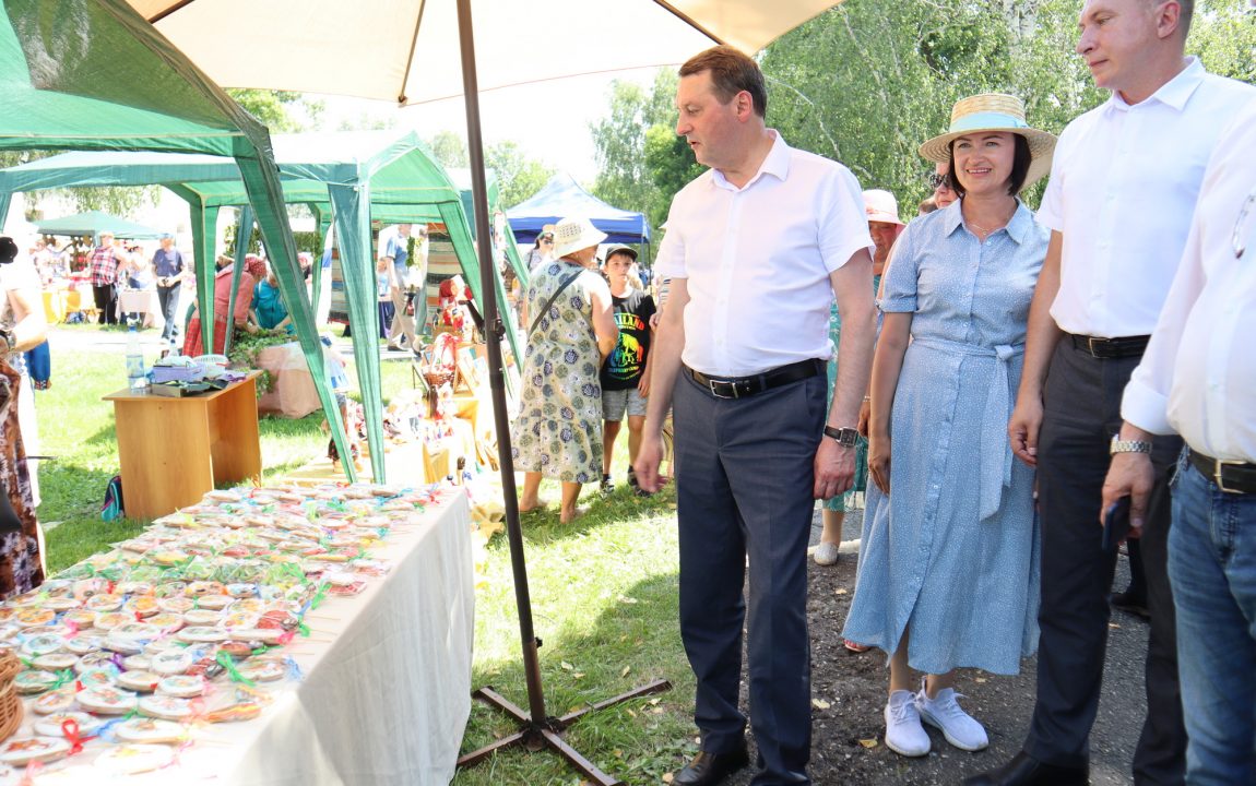 “ТИХВИНСКАЯ ЯРМАРКА” СОБИРАЕТ В РАДИЩЕВО ВСЁ БОЛЬШЕ ЛЮДЕЙ