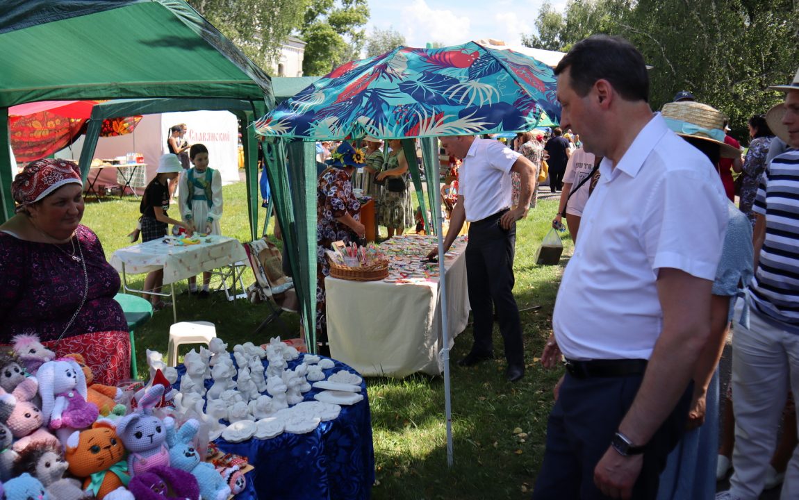 “ТИХВИНСКАЯ ЯРМАРКА” СОБИРАЕТ В РАДИЩЕВО ВСЁ БОЛЬШЕ ЛЮДЕЙ