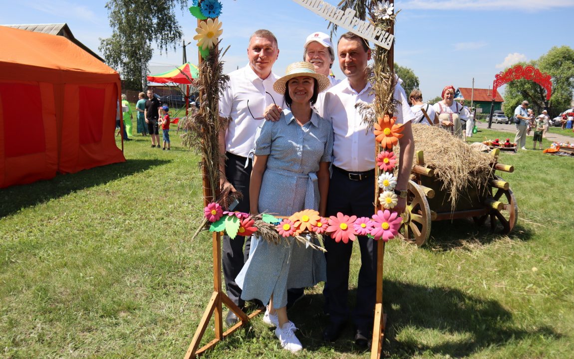 “ТИХВИНСКАЯ ЯРМАРКА” СОБИРАЕТ В РАДИЩЕВО ВСЁ БОЛЬШЕ ЛЮДЕЙ