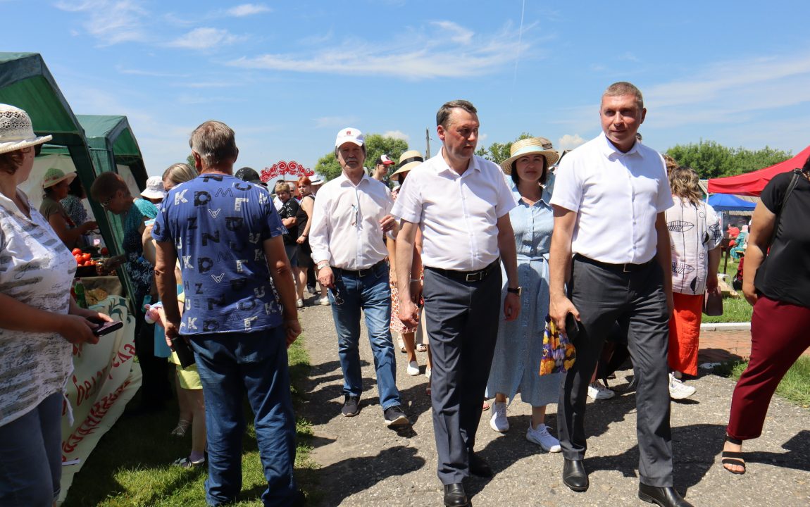 “ТИХВИНСКАЯ ЯРМАРКА” СОБИРАЕТ В РАДИЩЕВО ВСЁ БОЛЬШЕ ЛЮДЕЙ