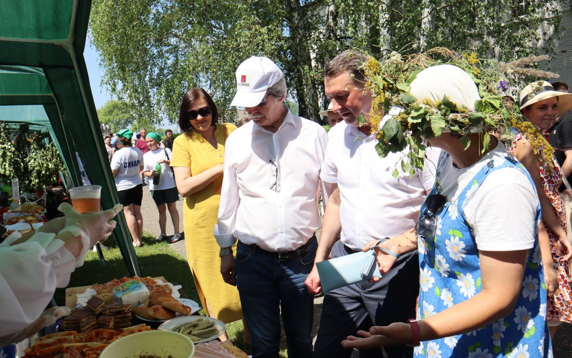 “ТИХВИНСКАЯ ЯРМАРКА” СОБИРАЕТ В РАДИЩЕВО ВСЁ БОЛЬШЕ ЛЮДЕЙ