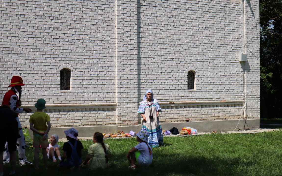 “ТИХВИНСКАЯ ЯРМАРКА” СОБИРАЕТ В РАДИЩЕВО ВСЁ БОЛЬШЕ ЛЮДЕЙ