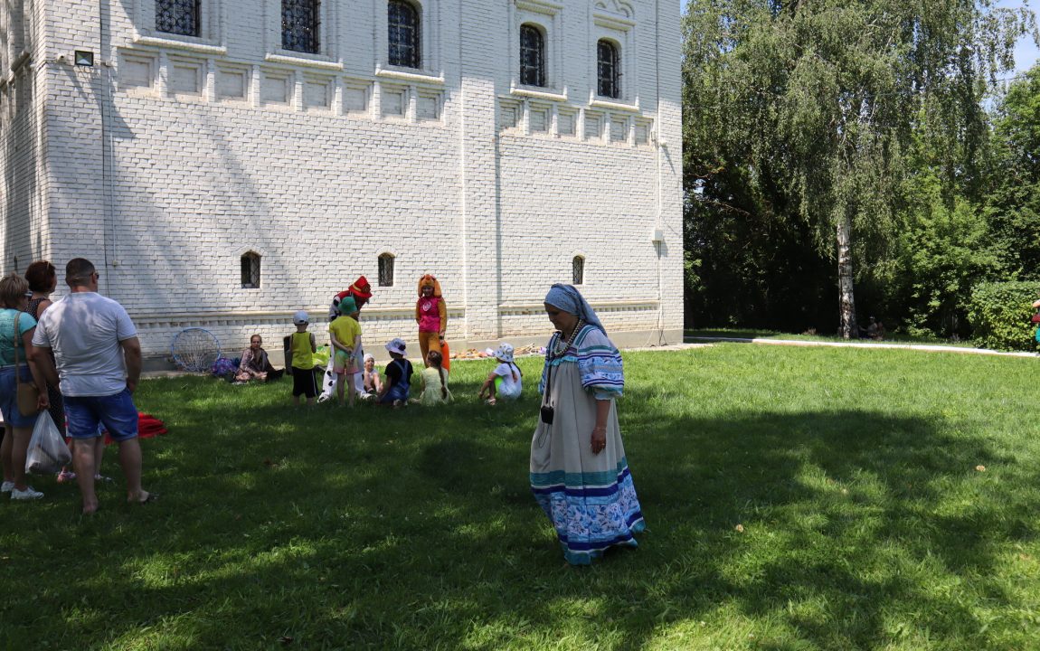 “ТИХВИНСКАЯ ЯРМАРКА” СОБИРАЕТ В РАДИЩЕВО ВСЁ БОЛЬШЕ ЛЮДЕЙ