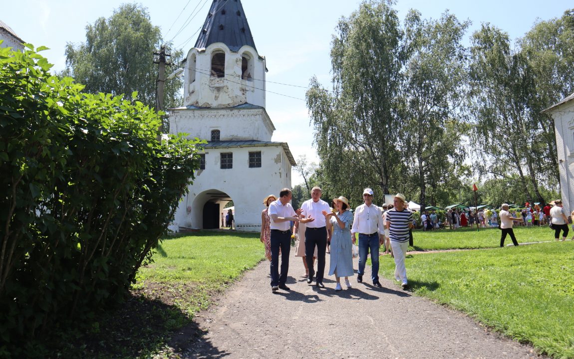 “ТИХВИНСКАЯ ЯРМАРКА” СОБИРАЕТ В РАДИЩЕВО ВСЁ БОЛЬШЕ ЛЮДЕЙ