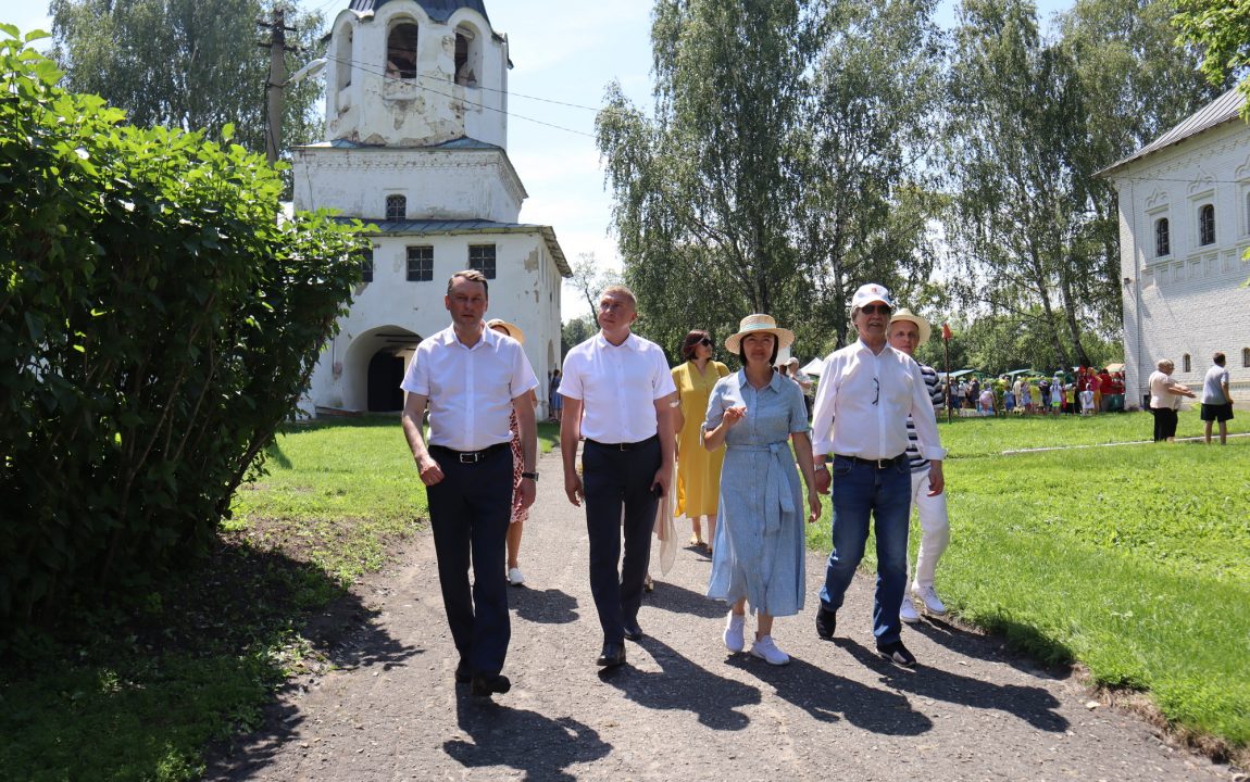 “ТИХВИНСКАЯ ЯРМАРКА” СОБИРАЕТ В РАДИЩЕВО ВСЁ БОЛЬШЕ ЛЮДЕЙ