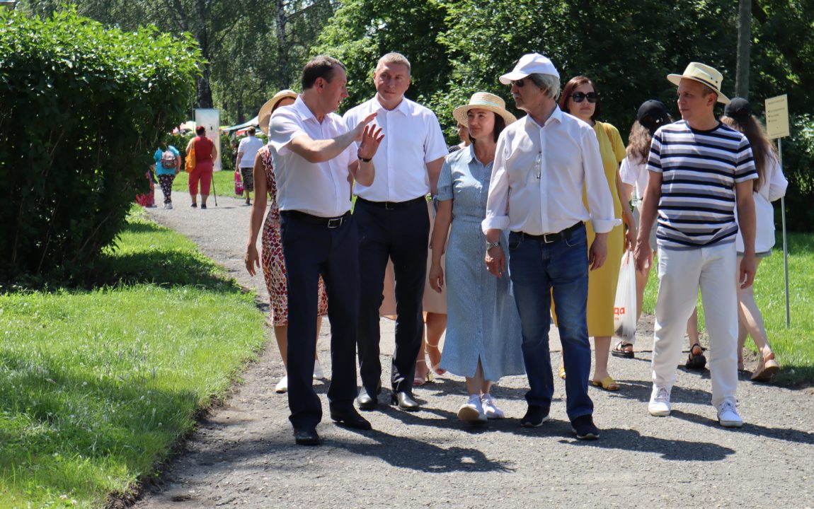 “ТИХВИНСКАЯ ЯРМАРКА” СОБИРАЕТ В РАДИЩЕВО ВСЁ БОЛЬШЕ ЛЮДЕЙ