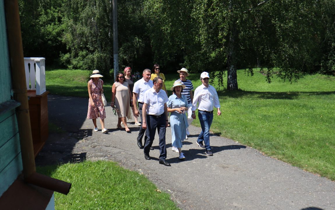 “ТИХВИНСКАЯ ЯРМАРКА” СОБИРАЕТ В РАДИЩЕВО ВСЁ БОЛЬШЕ ЛЮДЕЙ