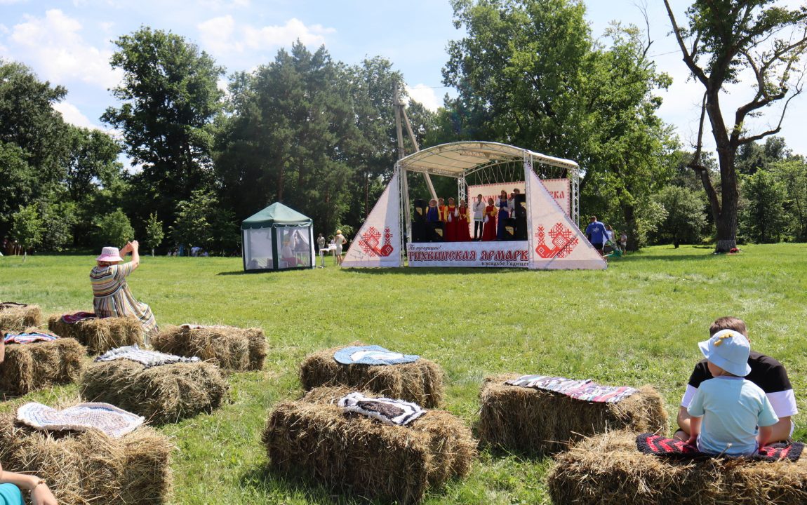 “ТИХВИНСКАЯ ЯРМАРКА” СОБИРАЕТ В РАДИЩЕВО ВСЁ БОЛЬШЕ ЛЮДЕЙ