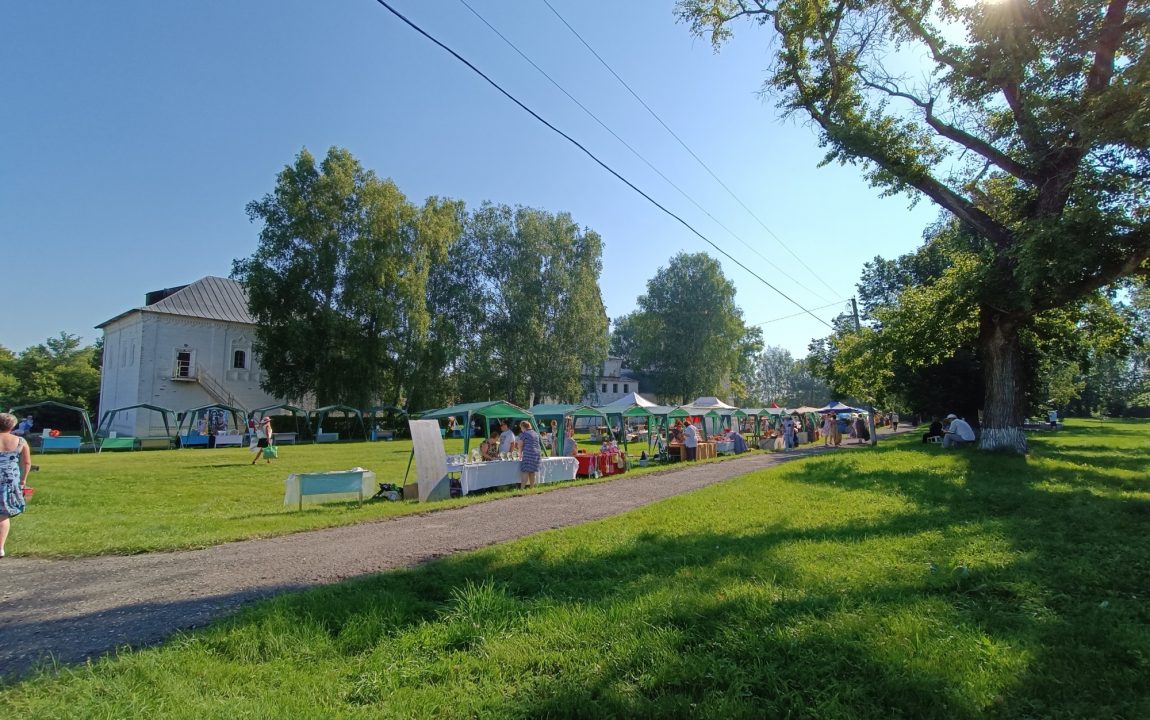 “ТИХВИНСКАЯ ЯРМАРКА” СОБИРАЕТ В РАДИЩЕВО ВСЁ БОЛЬШЕ ЛЮДЕЙ