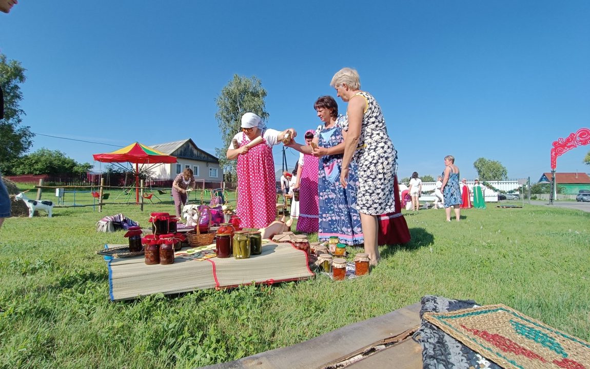 “ТИХВИНСКАЯ ЯРМАРКА” СОБИРАЕТ В РАДИЩЕВО ВСЁ БОЛЬШЕ ЛЮДЕЙ