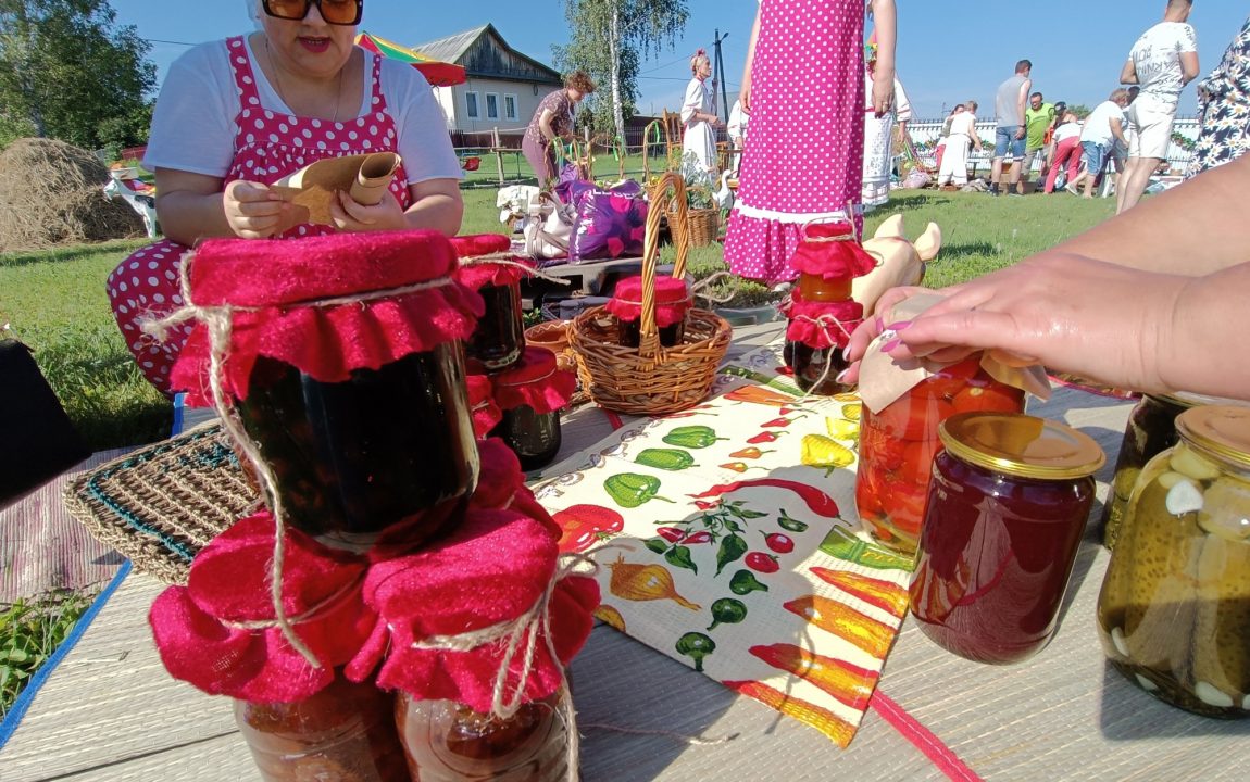 “ТИХВИНСКАЯ ЯРМАРКА” СОБИРАЕТ В РАДИЩЕВО ВСЁ БОЛЬШЕ ЛЮДЕЙ