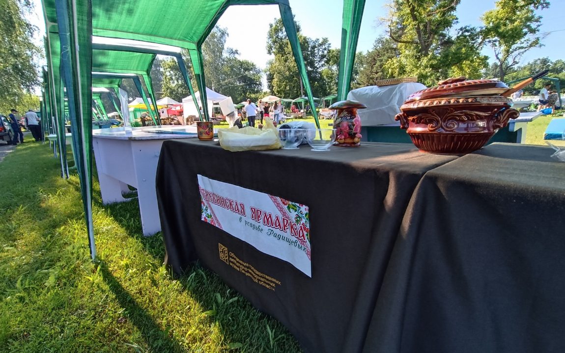 “ТИХВИНСКАЯ ЯРМАРКА” СОБИРАЕТ В РАДИЩЕВО ВСЁ БОЛЬШЕ ЛЮДЕЙ
