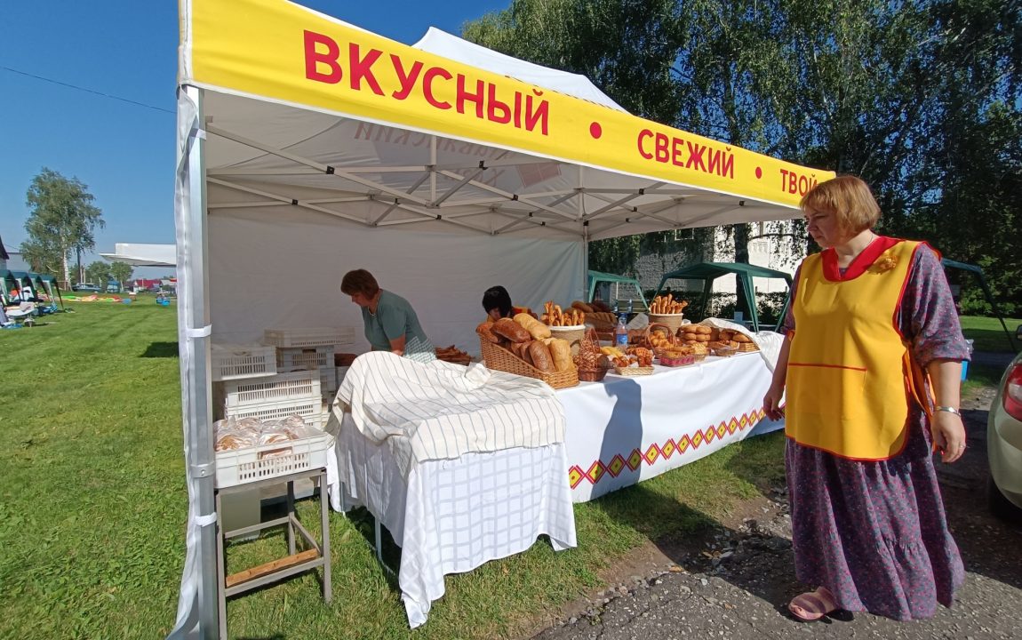 “ТИХВИНСКАЯ ЯРМАРКА” СОБИРАЕТ В РАДИЩЕВО ВСЁ БОЛЬШЕ ЛЮДЕЙ