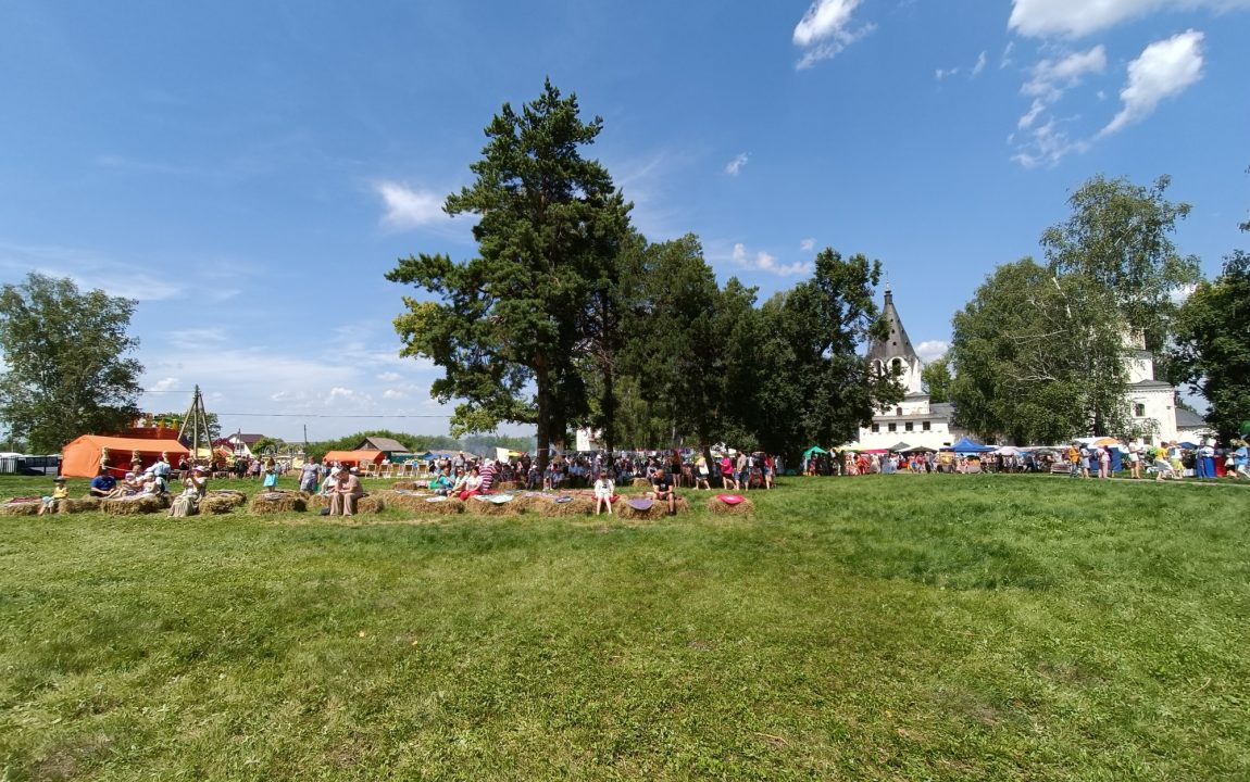 “ТИХВИНСКАЯ ЯРМАРКА” СОБИРАЕТ В РАДИЩЕВО ВСЁ БОЛЬШЕ ЛЮДЕЙ