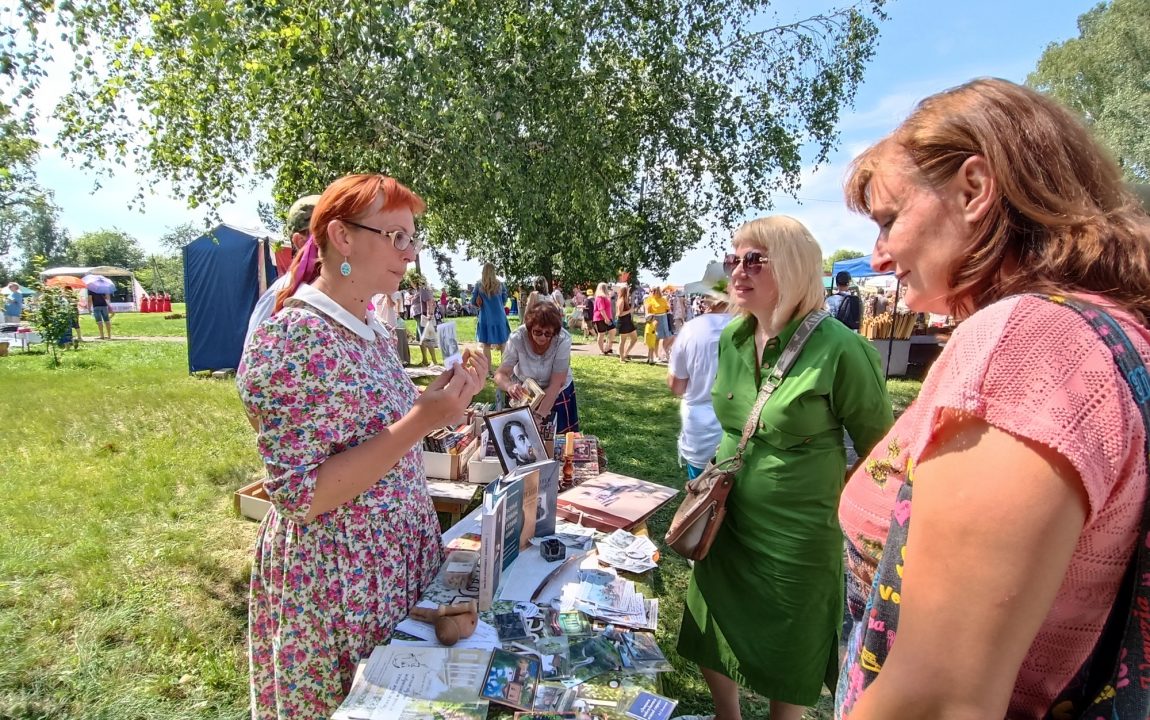 “ТИХВИНСКАЯ ЯРМАРКА” СОБИРАЕТ В РАДИЩЕВО ВСЁ БОЛЬШЕ ЛЮДЕЙ