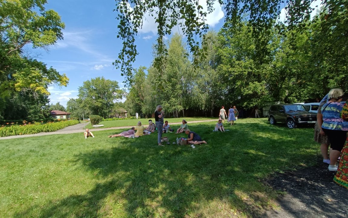 “ТИХВИНСКАЯ ЯРМАРКА” СОБИРАЕТ В РАДИЩЕВО ВСЁ БОЛЬШЕ ЛЮДЕЙ