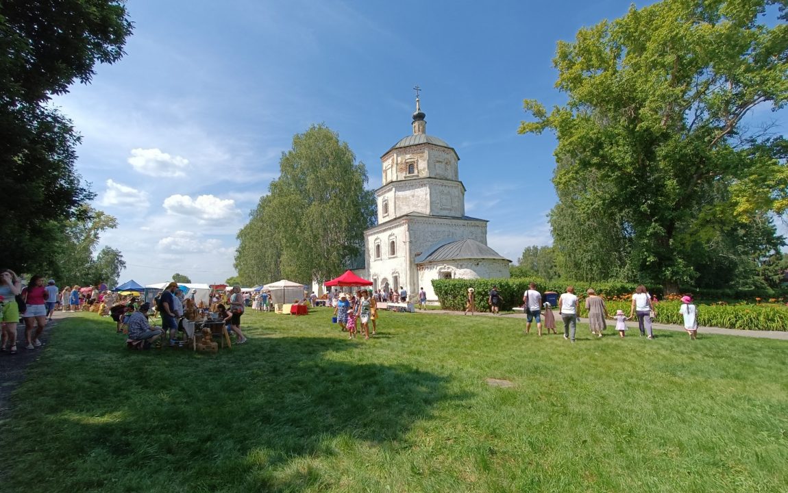 “ТИХВИНСКАЯ ЯРМАРКА” СОБИРАЕТ В РАДИЩЕВО ВСЁ БОЛЬШЕ ЛЮДЕЙ