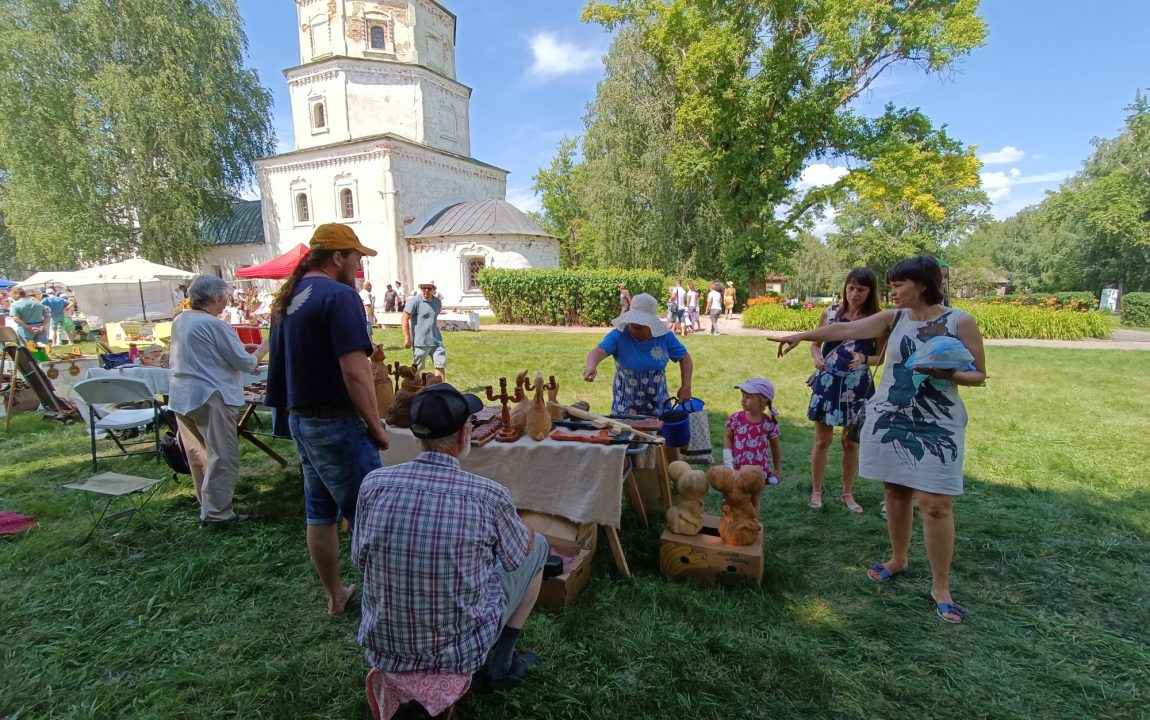 “ТИХВИНСКАЯ ЯРМАРКА” СОБИРАЕТ В РАДИЩЕВО ВСЁ БОЛЬШЕ ЛЮДЕЙ