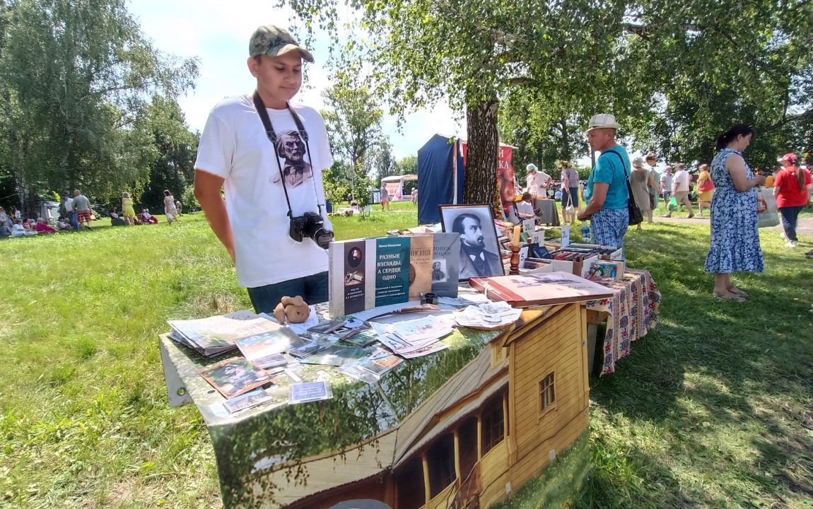 “ТИХВИНСКАЯ ЯРМАРКА” СОБИРАЕТ В РАДИЩЕВО ВСЁ БОЛЬШЕ ЛЮДЕЙ