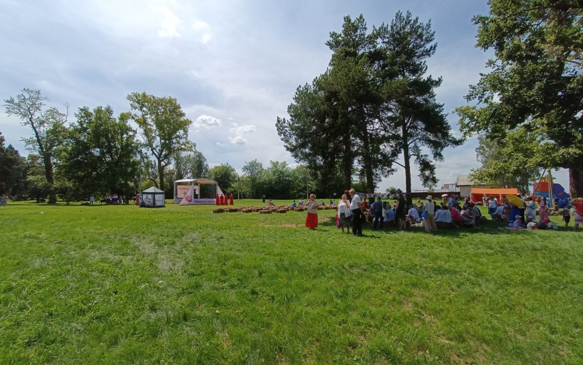 “ТИХВИНСКАЯ ЯРМАРКА” СОБИРАЕТ В РАДИЩЕВО ВСЁ БОЛЬШЕ ЛЮДЕЙ
