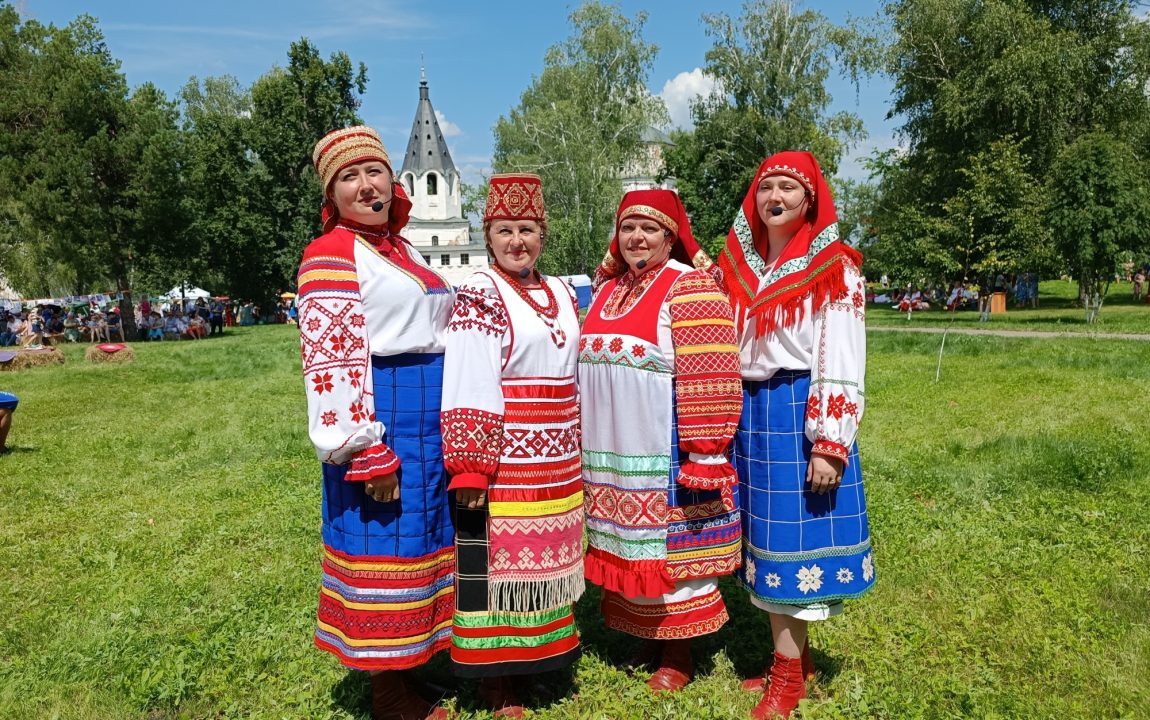“ТИХВИНСКАЯ ЯРМАРКА” СОБИРАЕТ В РАДИЩЕВО ВСЁ БОЛЬШЕ ЛЮДЕЙ
