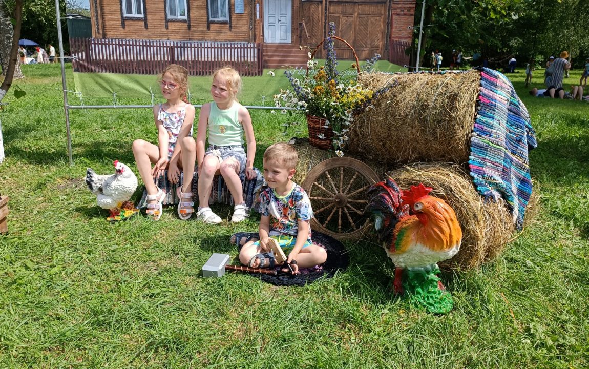 “ТИХВИНСКАЯ ЯРМАРКА” СОБИРАЕТ В РАДИЩЕВО ВСЁ БОЛЬШЕ ЛЮДЕЙ