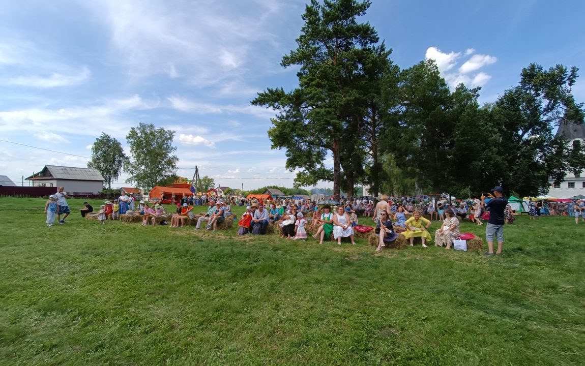 “ТИХВИНСКАЯ ЯРМАРКА” СОБИРАЕТ В РАДИЩЕВО ВСЁ БОЛЬШЕ ЛЮДЕЙ