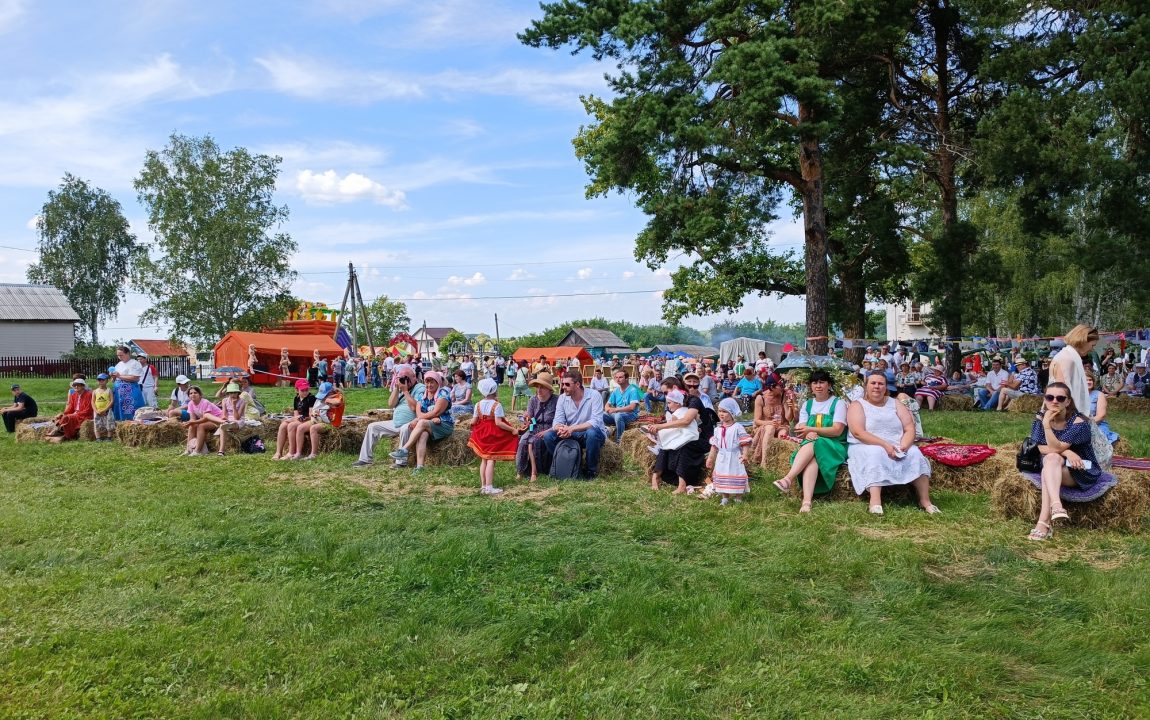 “ТИХВИНСКАЯ ЯРМАРКА” СОБИРАЕТ В РАДИЩЕВО ВСЁ БОЛЬШЕ ЛЮДЕЙ