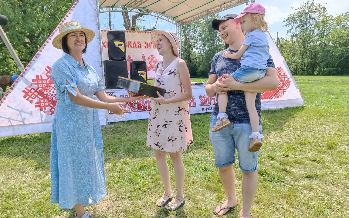 “ТИХВИНСКАЯ ЯРМАРКА” СОБИРАЕТ В РАДИЩЕВО ВСЁ БОЛЬШЕ ЛЮДЕЙ