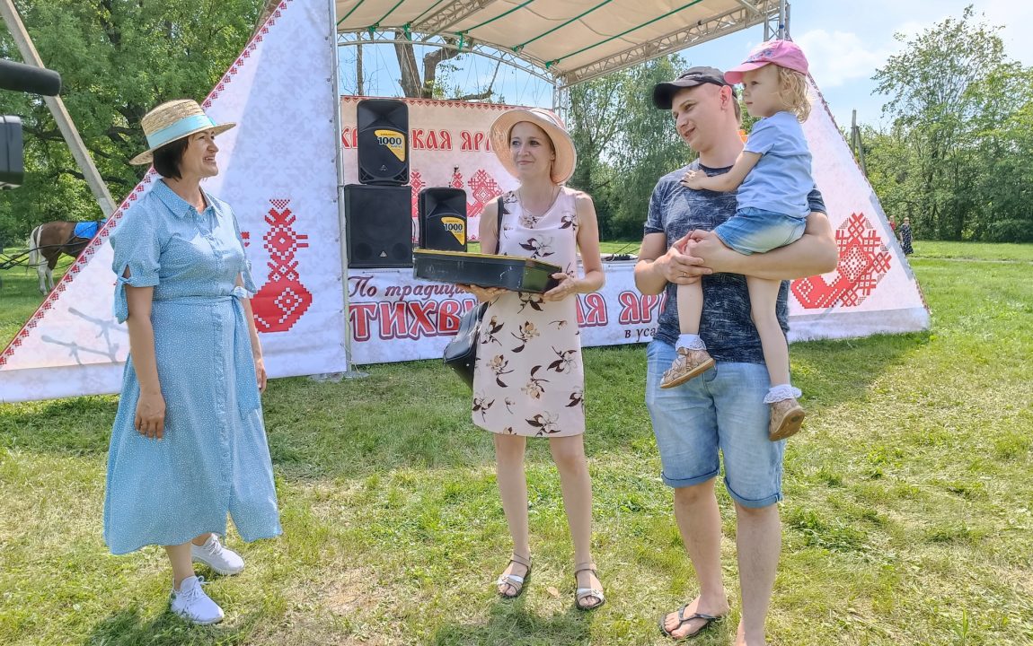 “ТИХВИНСКАЯ ЯРМАРКА” СОБИРАЕТ В РАДИЩЕВО ВСЁ БОЛЬШЕ ЛЮДЕЙ