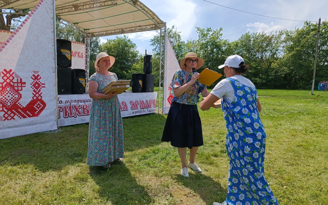 “ТИХВИНСКАЯ ЯРМАРКА” СОБИРАЕТ В РАДИЩЕВО ВСЁ БОЛЬШЕ ЛЮДЕЙ