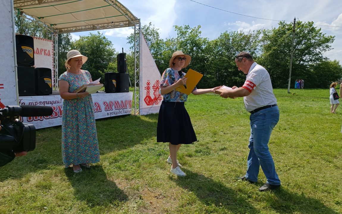 “ТИХВИНСКАЯ ЯРМАРКА” СОБИРАЕТ В РАДИЩЕВО ВСЁ БОЛЬШЕ ЛЮДЕЙ