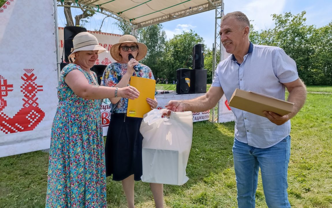 “ТИХВИНСКАЯ ЯРМАРКА” СОБИРАЕТ В РАДИЩЕВО ВСЁ БОЛЬШЕ ЛЮДЕЙ